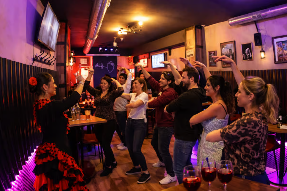 Cours de flamenco à Madrid avec sangria à volonté dans un bar de Malasaña